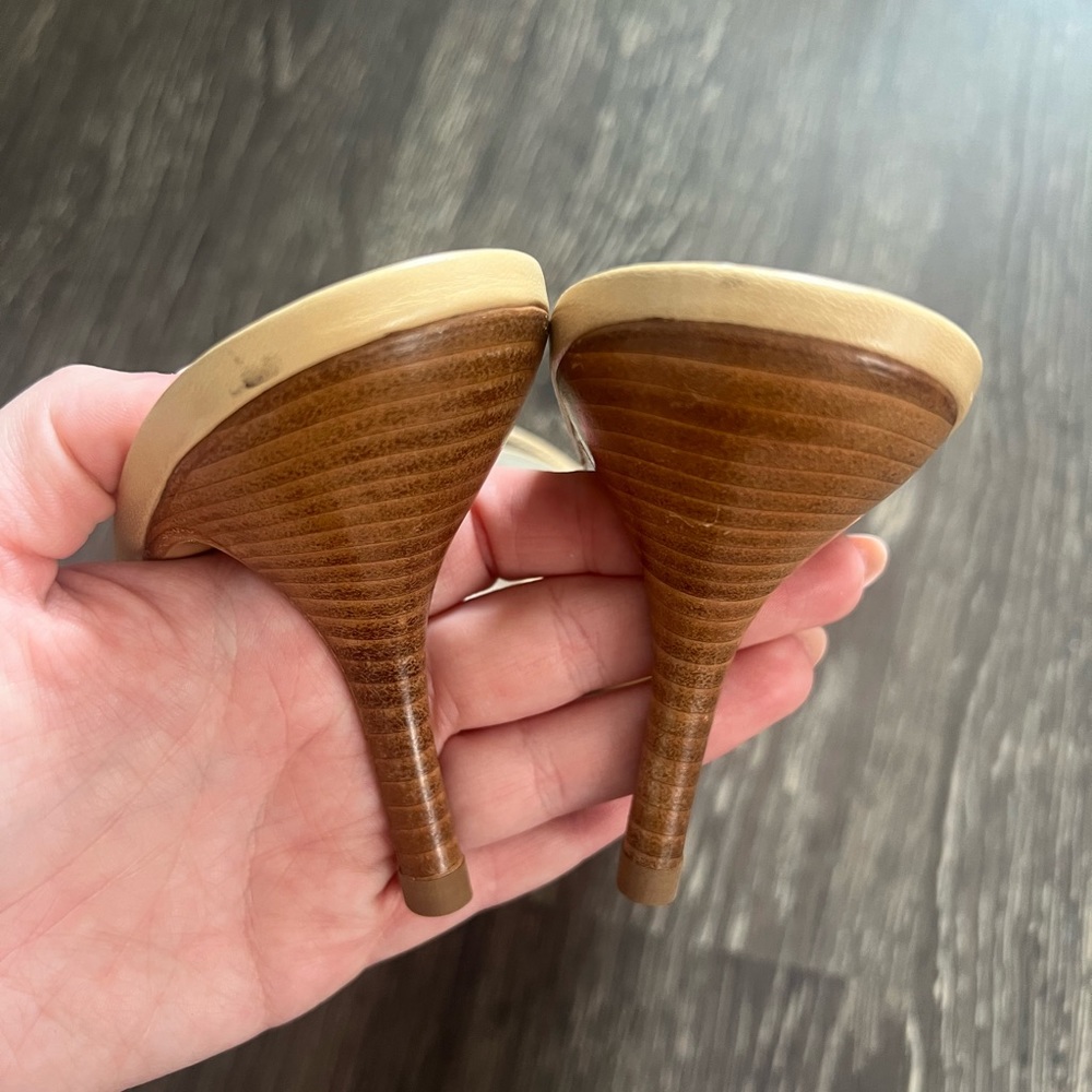 Chanel beige S/S 2005 interlocking cc logo sandal heels - Picture 8 of 9